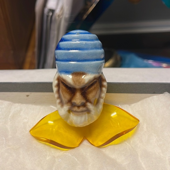 Accessories - Elzac sultan lucite pottery pin